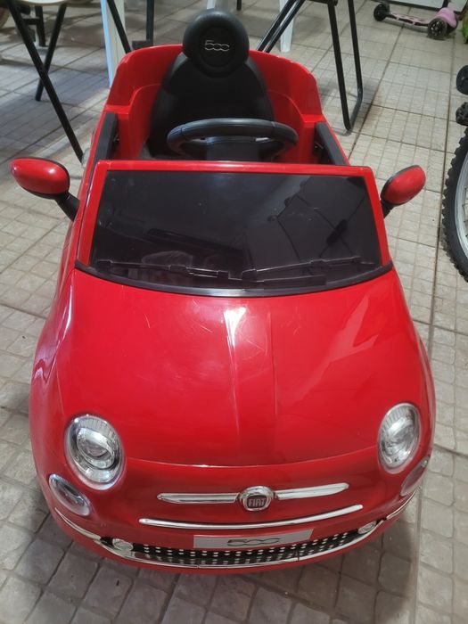Carro Fiat 500 de criança