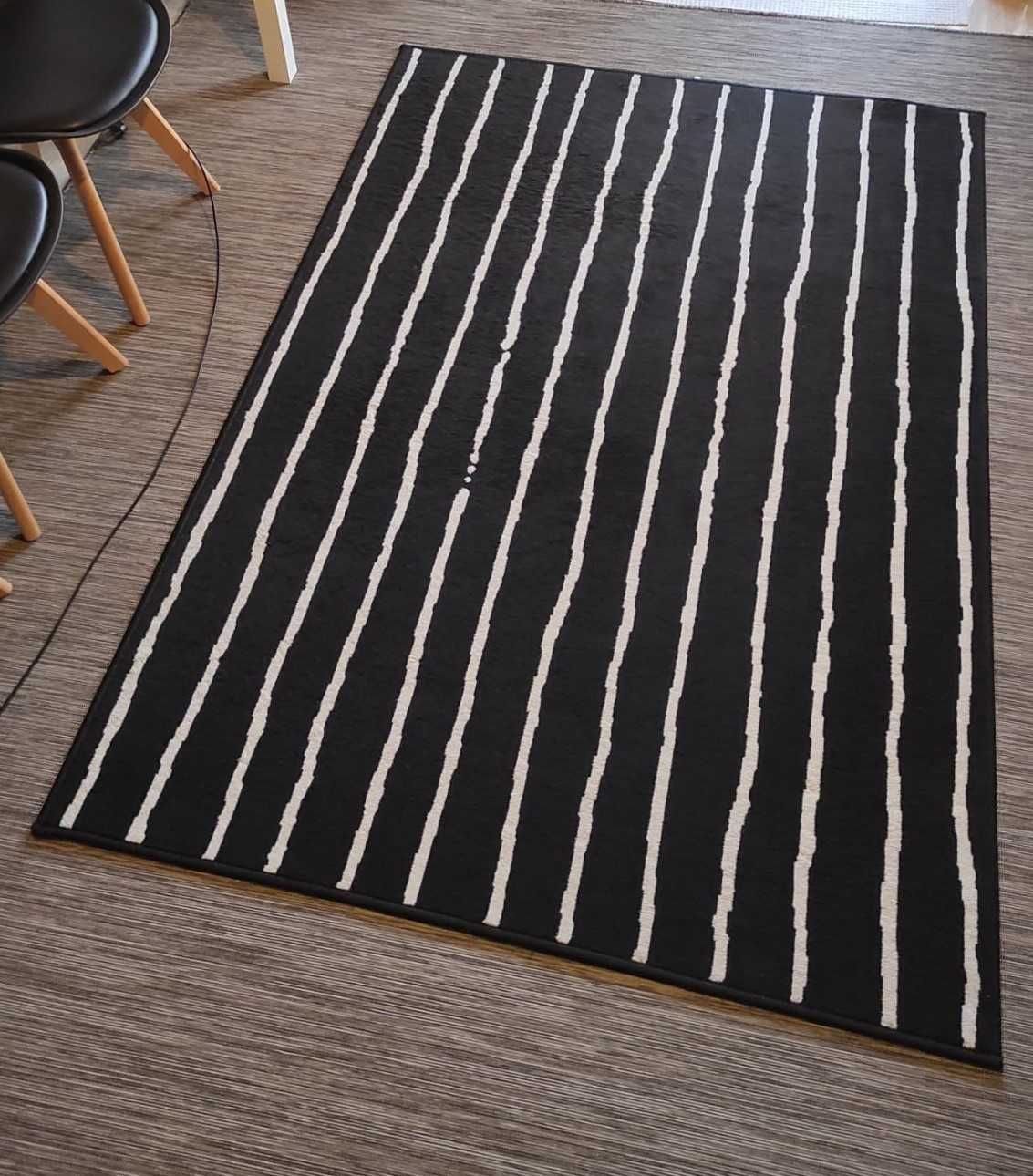 Tapete IKEA Preto e Branco 133x195cm (em óptimo estado)