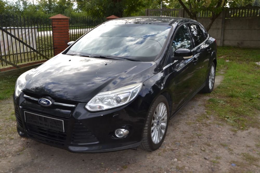 Ford Focus Piękny czarny sedan w benzynie, zadbany