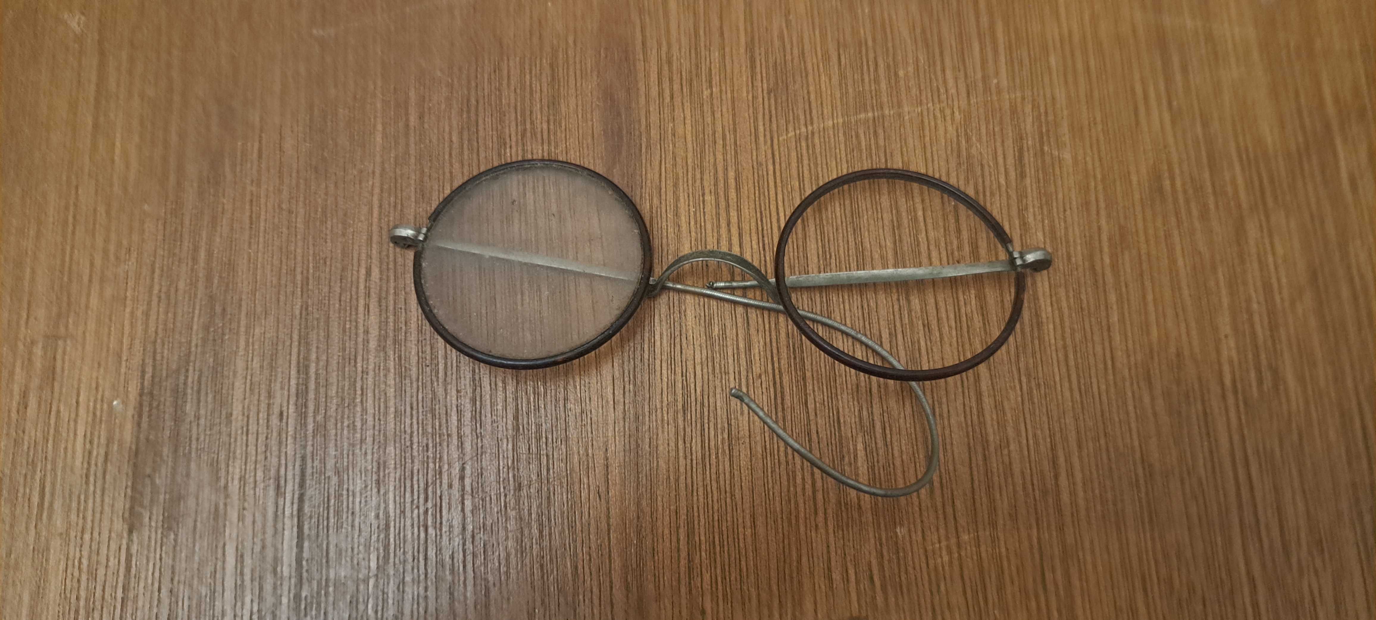 Okulary II wojna