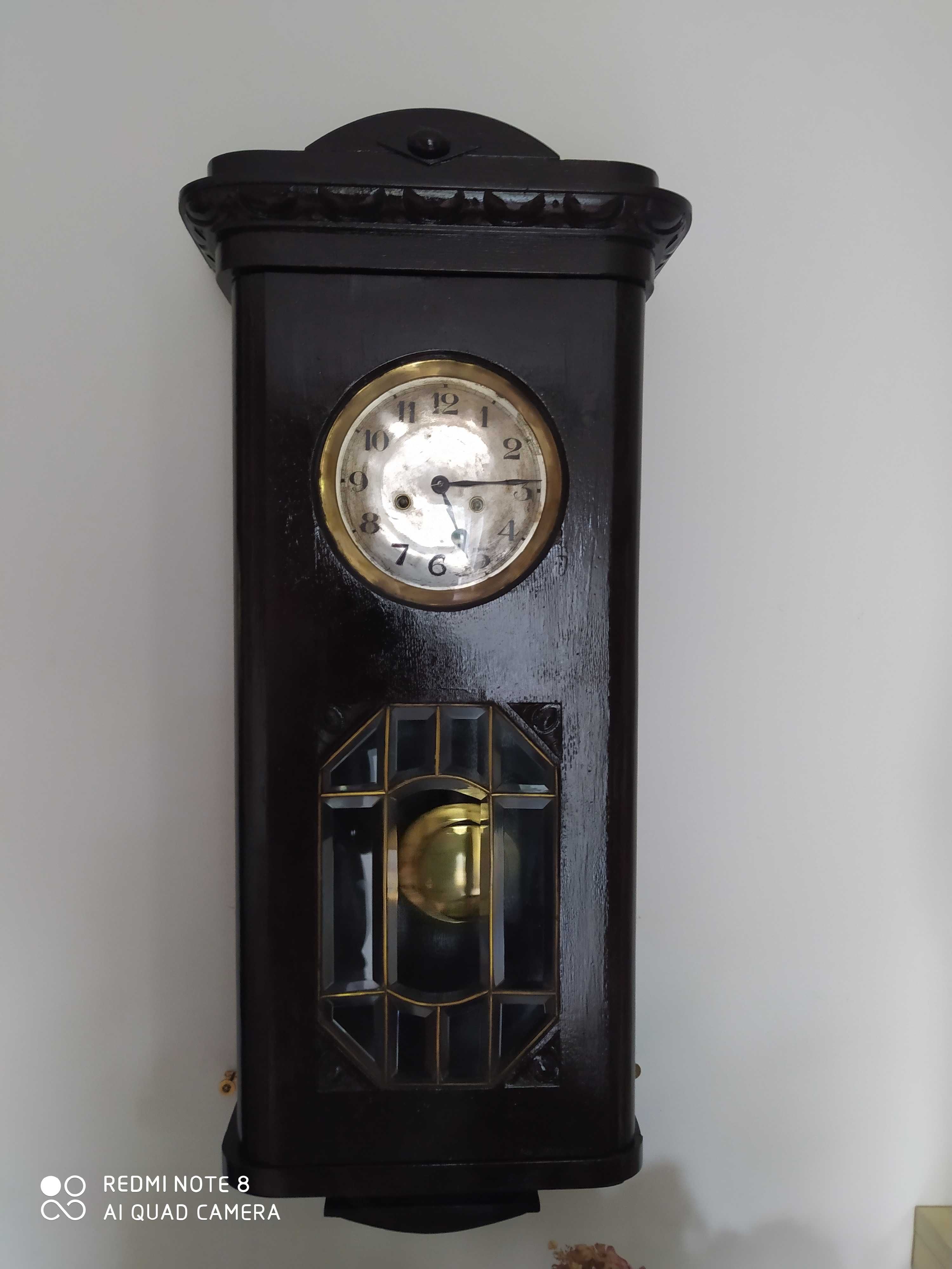 Zegar wiszący marki Gustav Becker z  mechanizmem P48