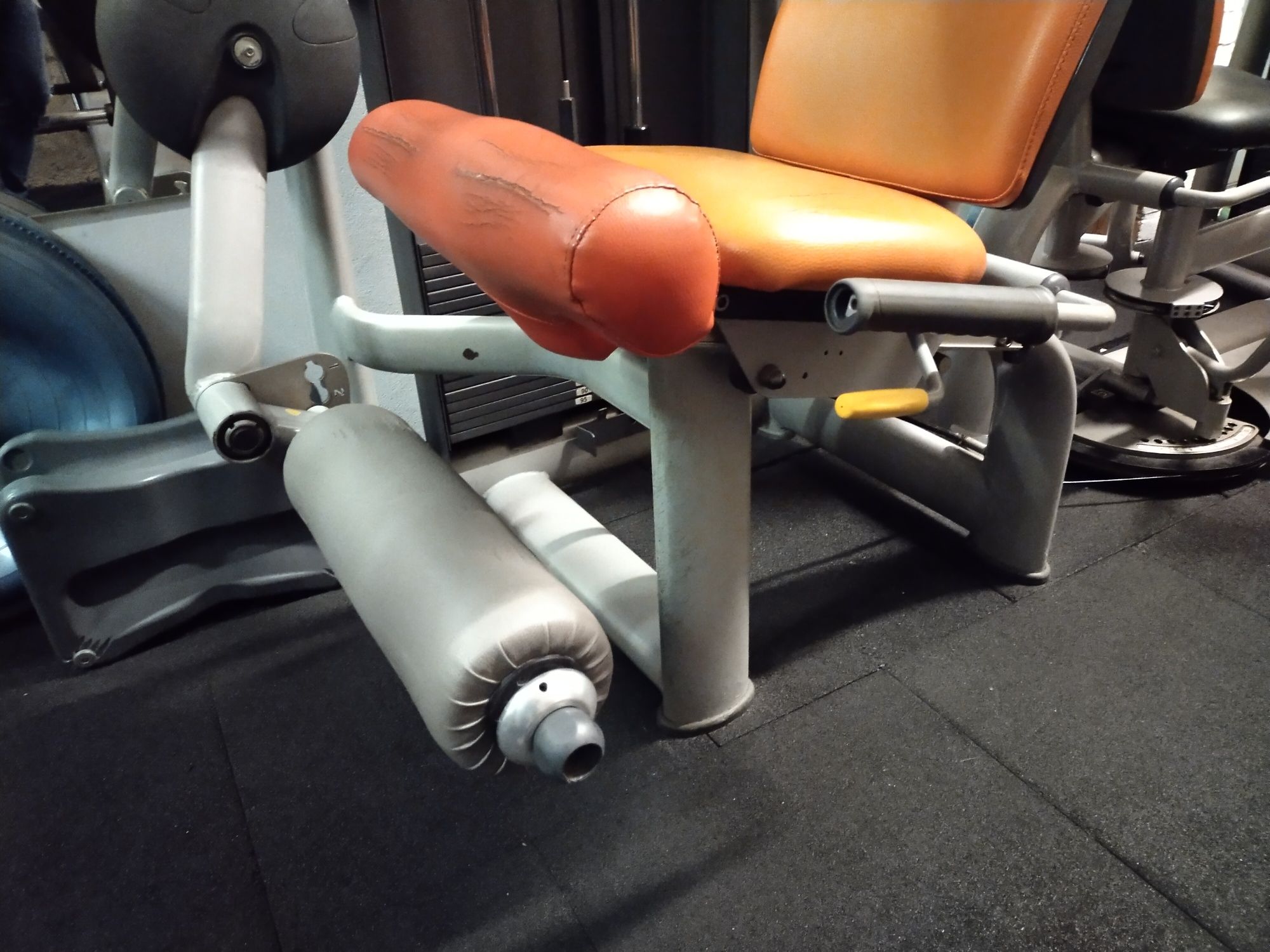 Maszyna na nogi łuda stos Techno Gym