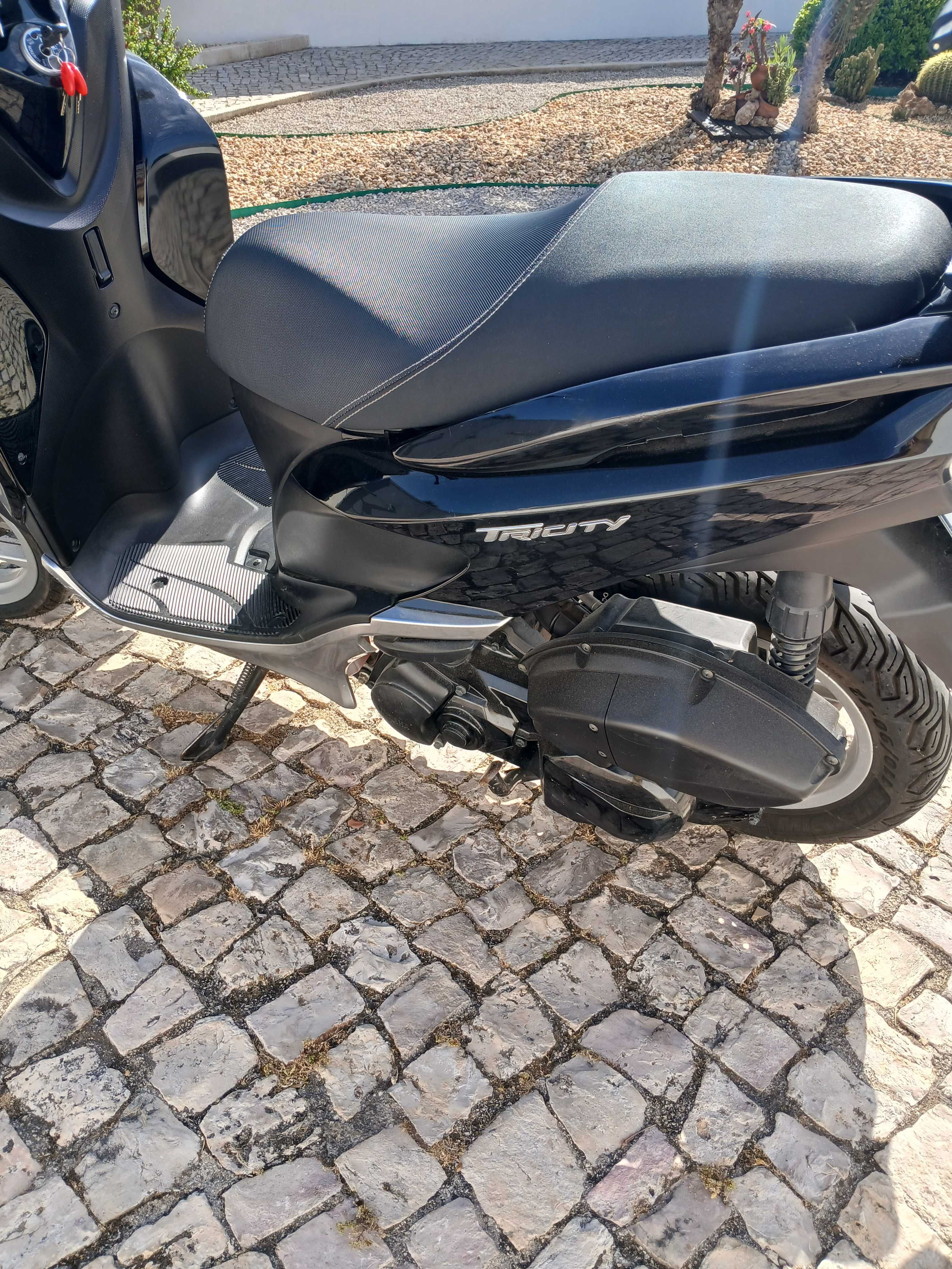 Moto Tricity MW 125