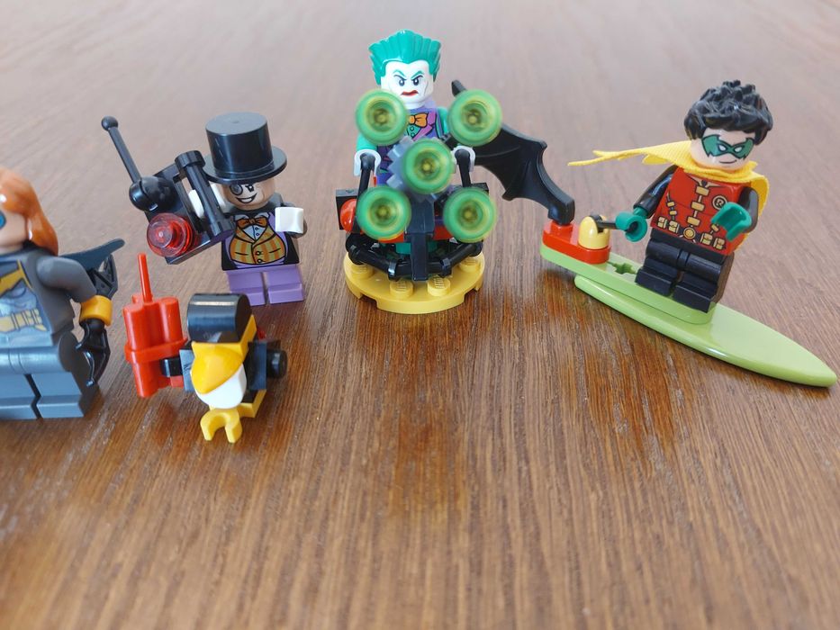Minifigurki z "Magazyn LEGO Batman" komplet za rok 2021 + magazyn