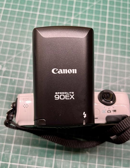 Canon EOS M + Macro lens + Flash + Bag