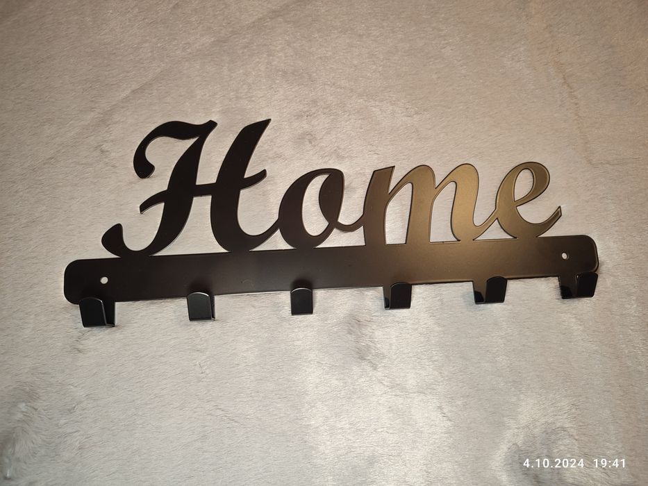 Nowy czarny metalowy wieszak na ubrania Home