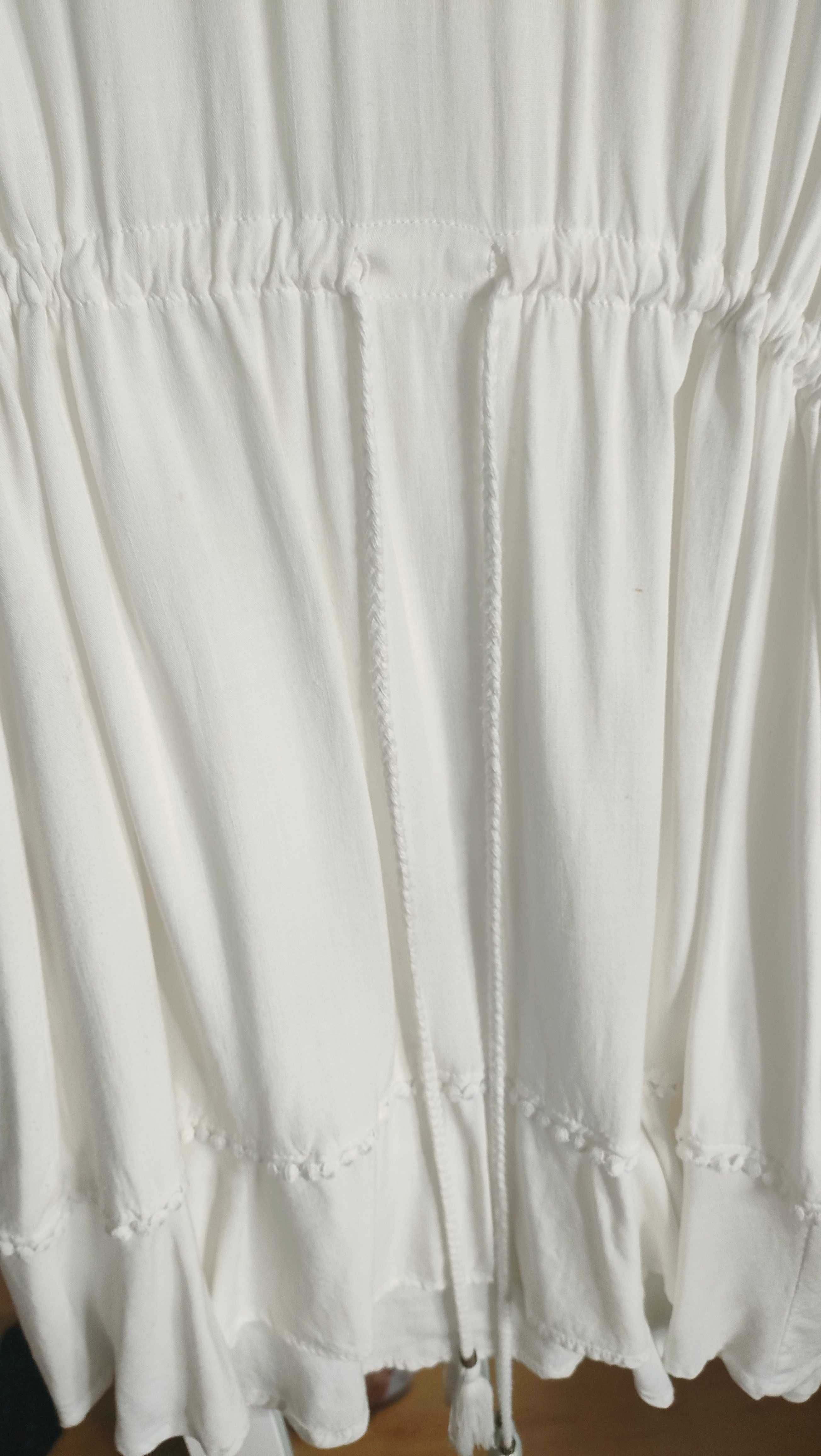 Biała sukienka z Monnari