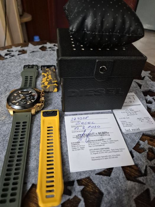 Zegarek " Diesel " model DZ-7378.  Sprzedam zegarek kolor złoty