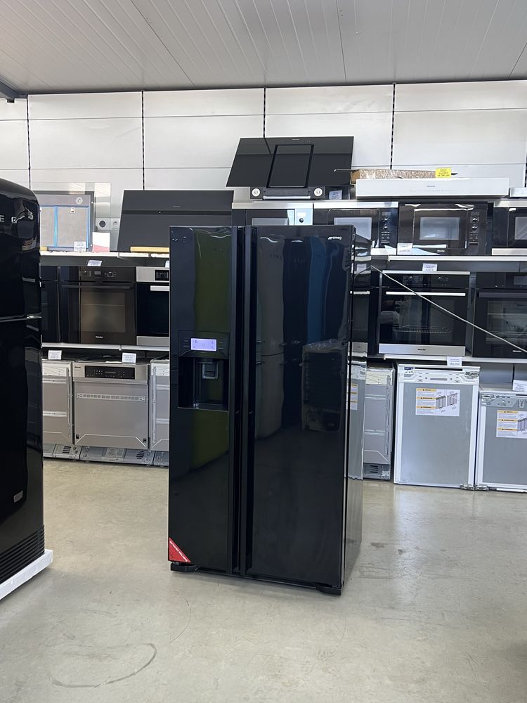 Холодильник Side-by-side чорного кольору Smeg SS 55 PNL1