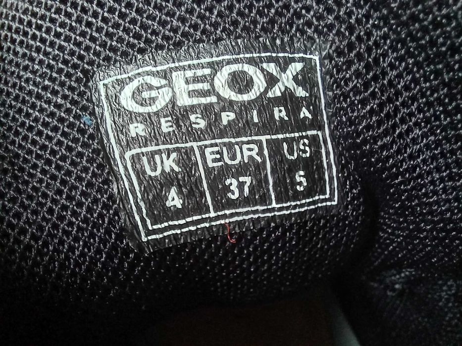 Демісезонні кросівки черевики Geox 37 р. устілка 23,5 см.