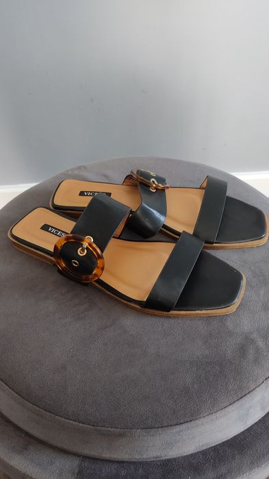 Płaskie klapki Vices