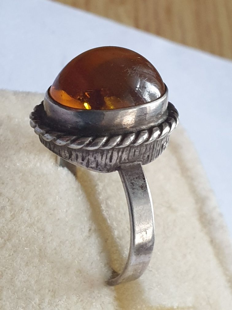 Antyk stary srebrny pierścionek bursztyn bałtycki kopuła srebro