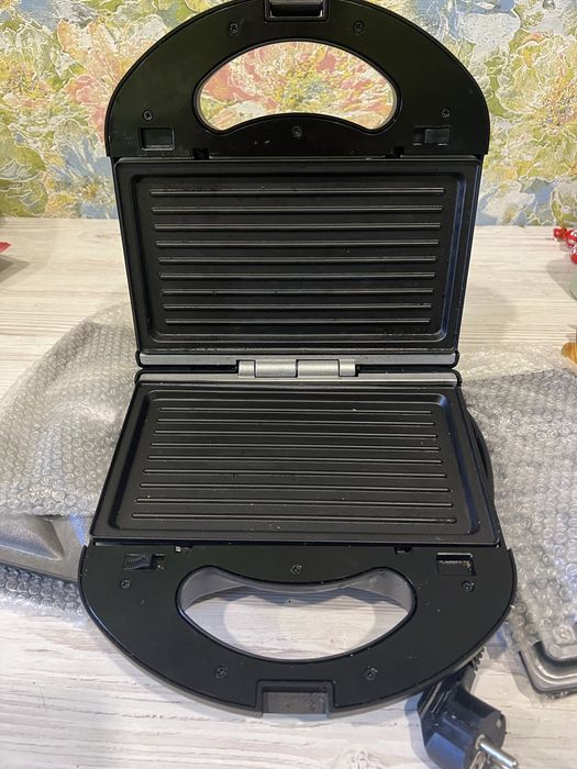 Бутербродниця MAGIO MG-366