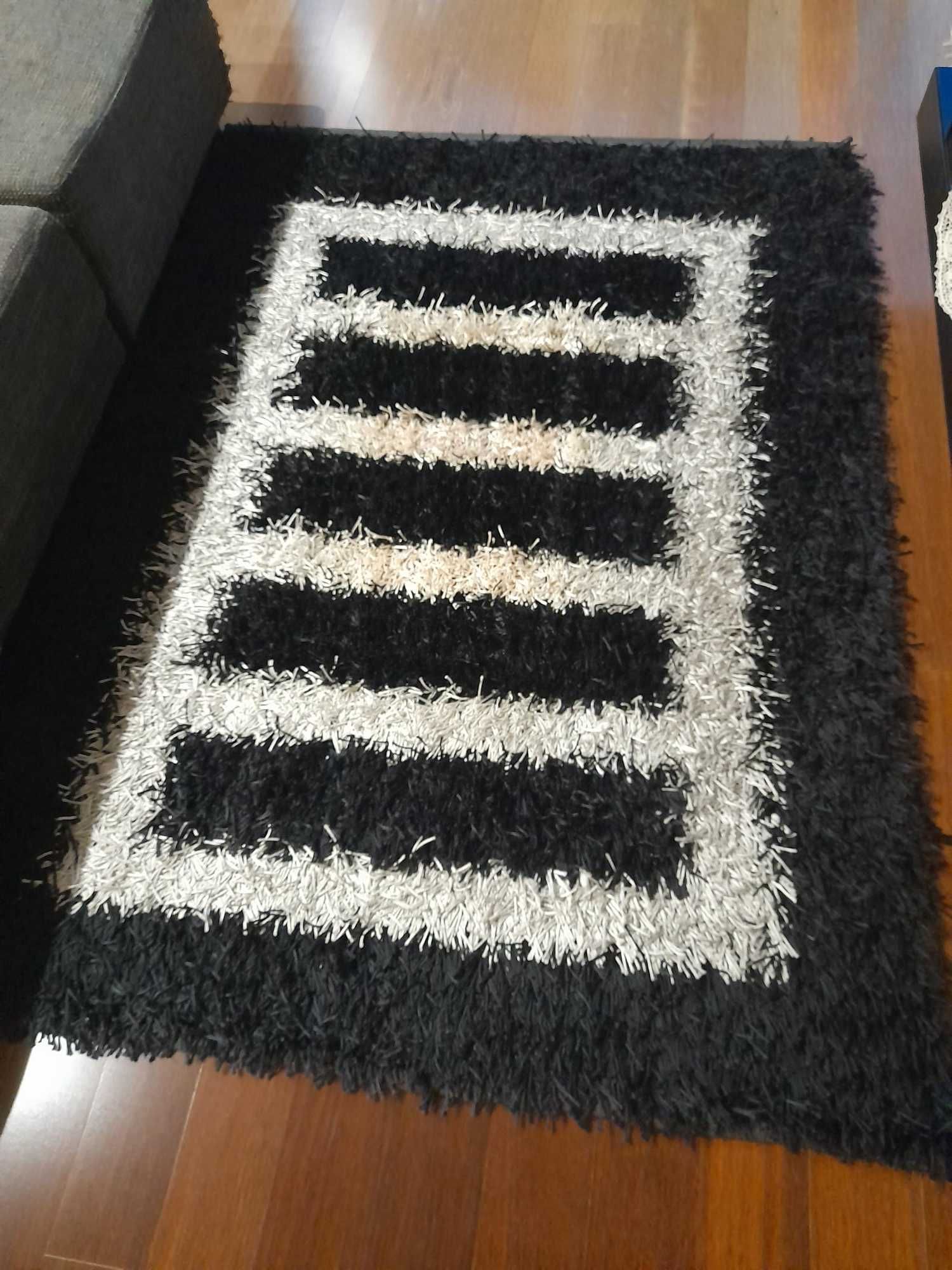 Carpetes para sala preto e branco