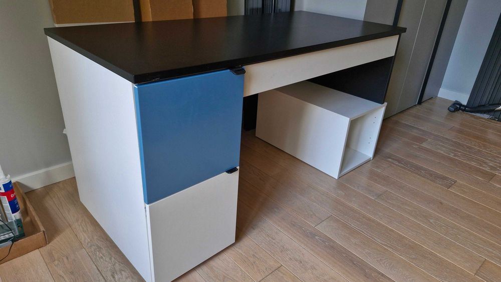 Biurko 140 L z kontenerkiem VOX Young Users