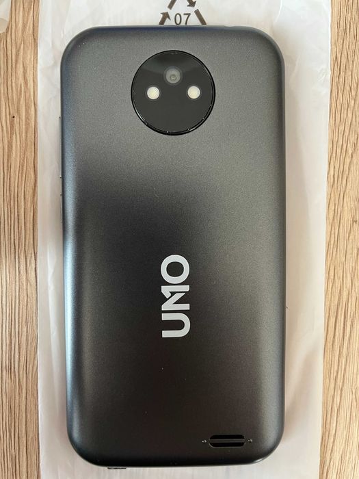 Smartfon UNO Premier 8GB/DUAL SIM + folia ochronna na ekran - jak NOWY