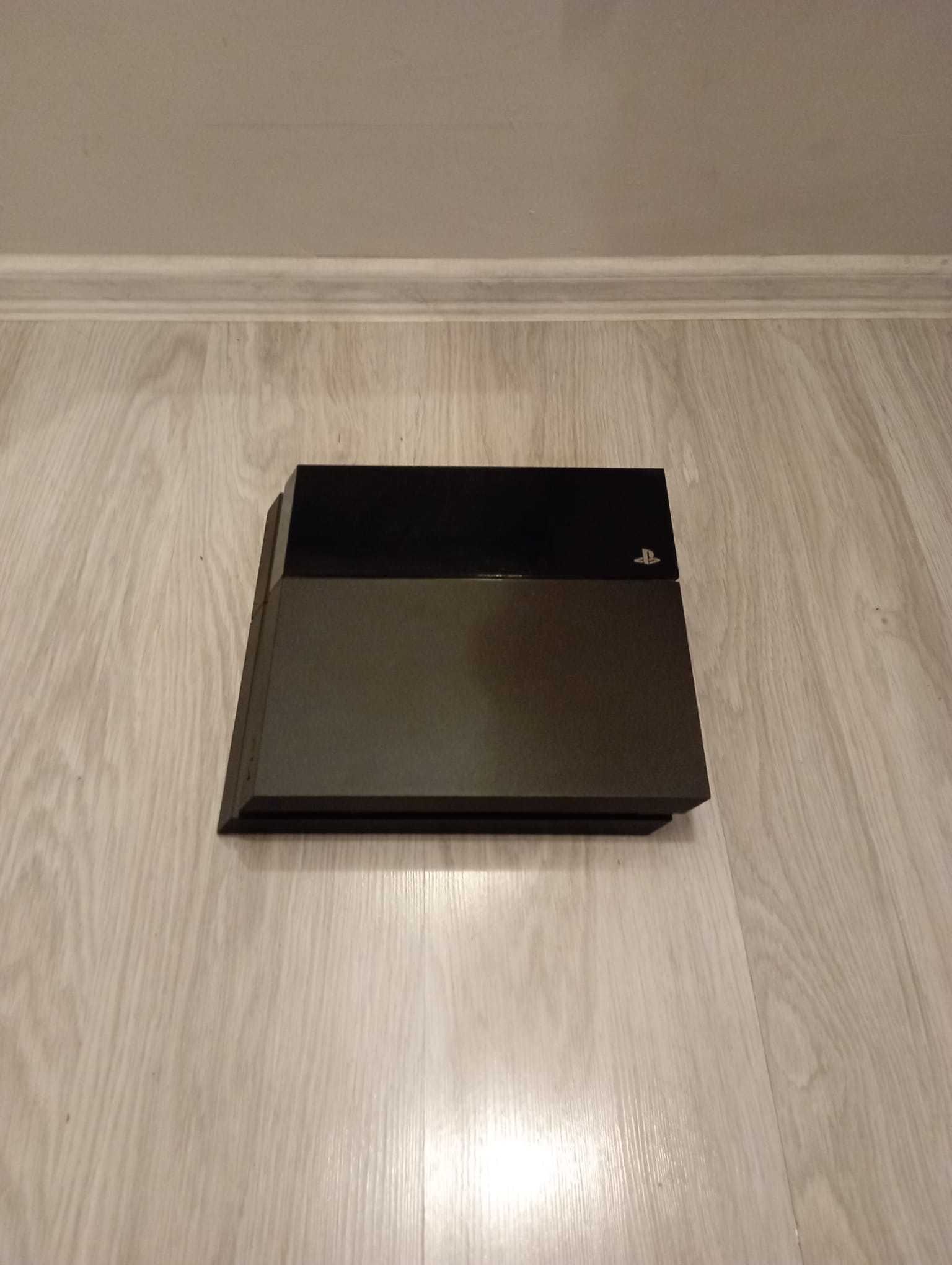 PlayStation 4  500GB + 3 gry