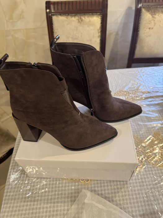 Ботиночки 40розм 26.2 см нові. Натур замш