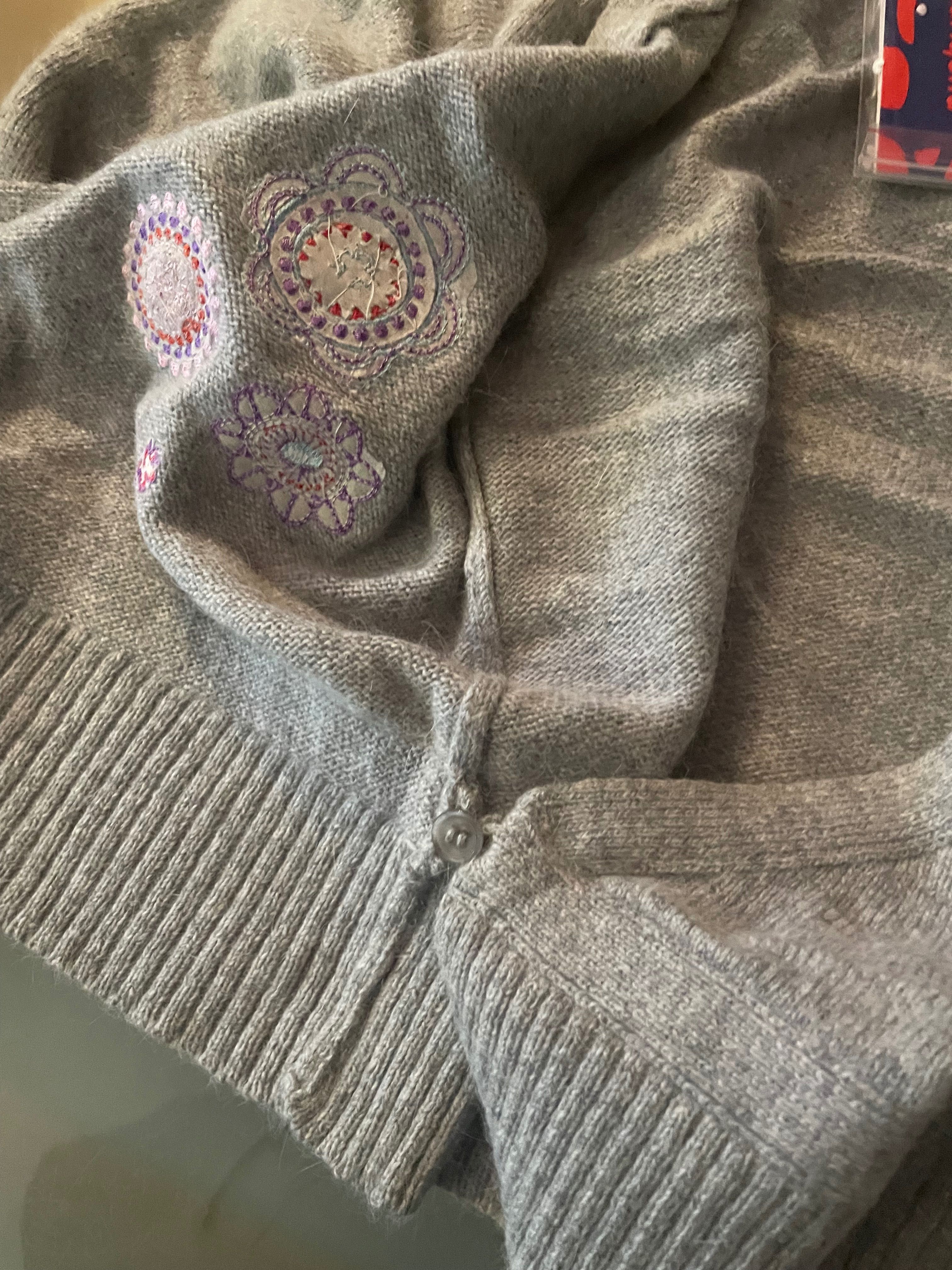Sweterek dziewczęcy, wiązany z wzorami, rozm. 146