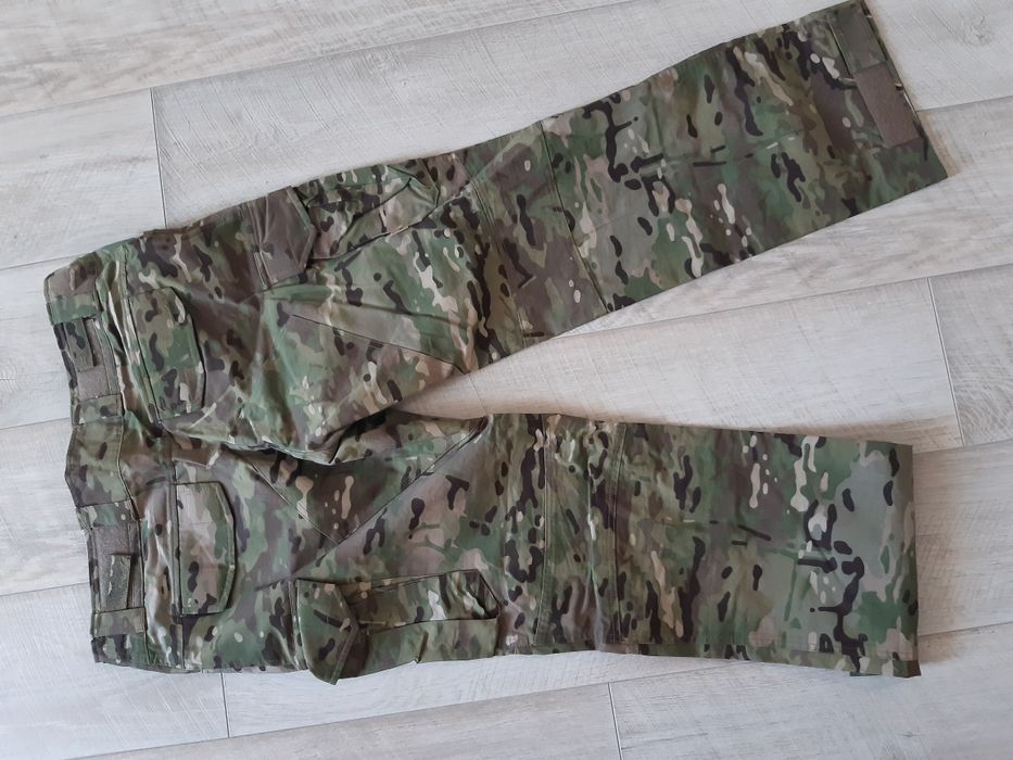 Військова форма (2 штанів та фліска)