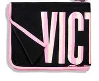 Ręcznik plażowy czarny różowy Victoria`s Secret 105 x 145 cm