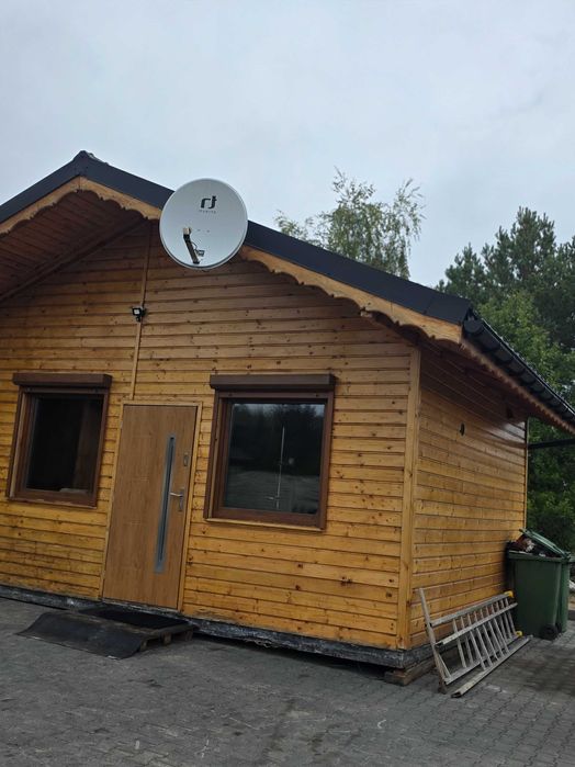 Całoroczny w pełni wyposażony domek plus wiata MOBILNY