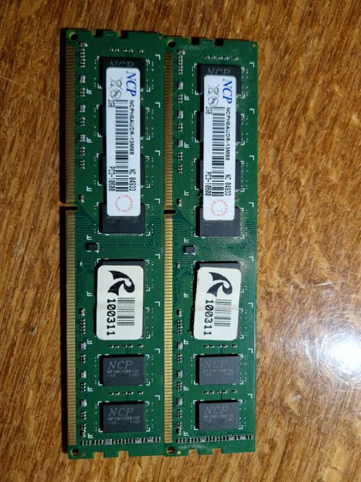 Оперативна пам’ять DDR3 1333 МГц — 4 ГБ + 2×2 ГБ (можна окремо)