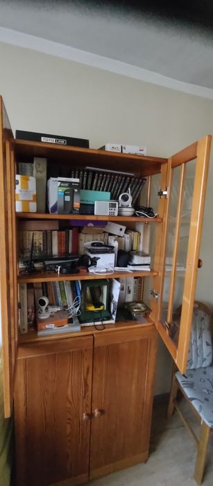 Biblioteczka -  witryna , komoda sosnowa w super stanie