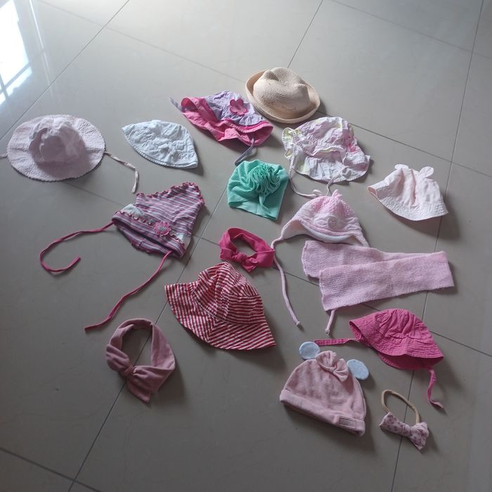 Mix czapeczek dla dziewczynki