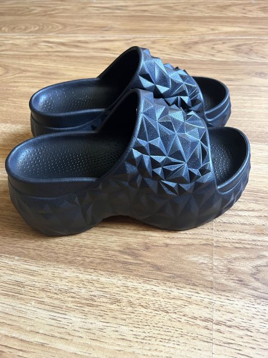 Жіночі шлепанці сандалі з діамантовим дизайном