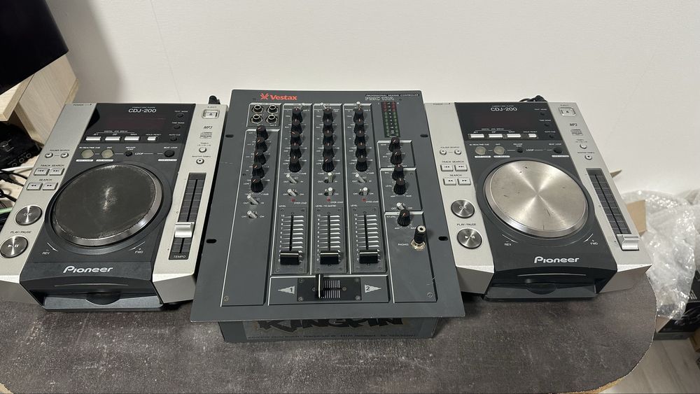 Cd-деки Pioneer cdj-200+ мікшер vestax pmc17a dj комплект