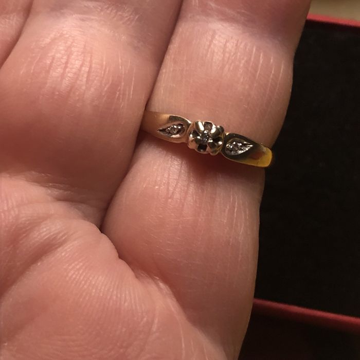 Zloty pierscionek 585 z diamentami