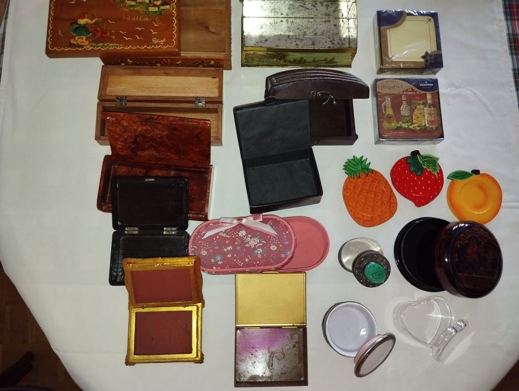 Caixas coleção (madeira,loiça,,metal,tecido) bases copos