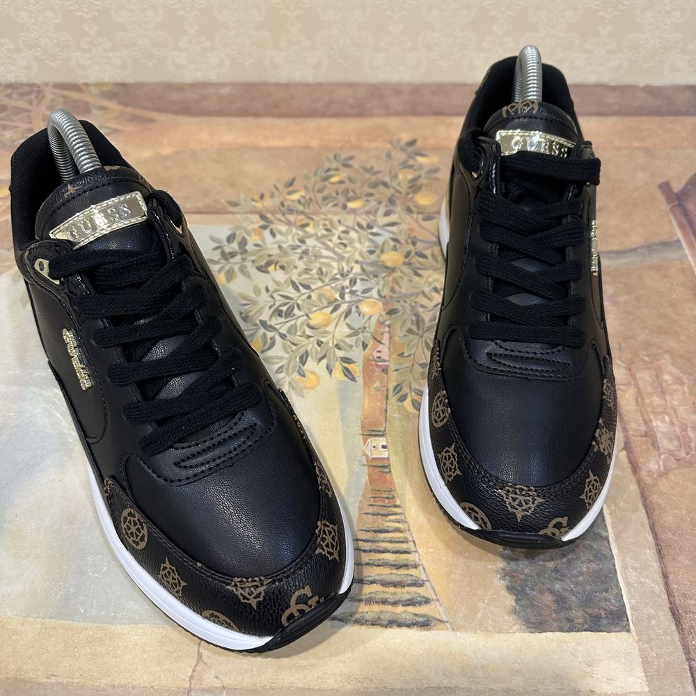 GUESS. Жіночі  кросівки. Оригінал. Нові. Розмір 41.