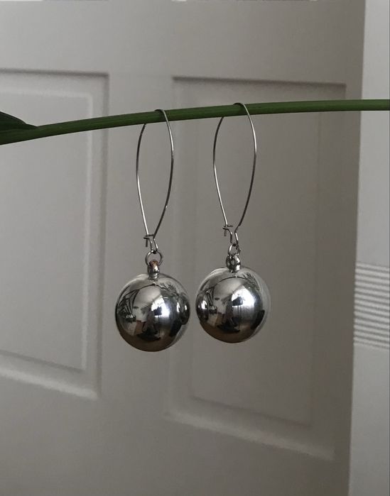 Piękne unikalne kolczyki srebrne kule