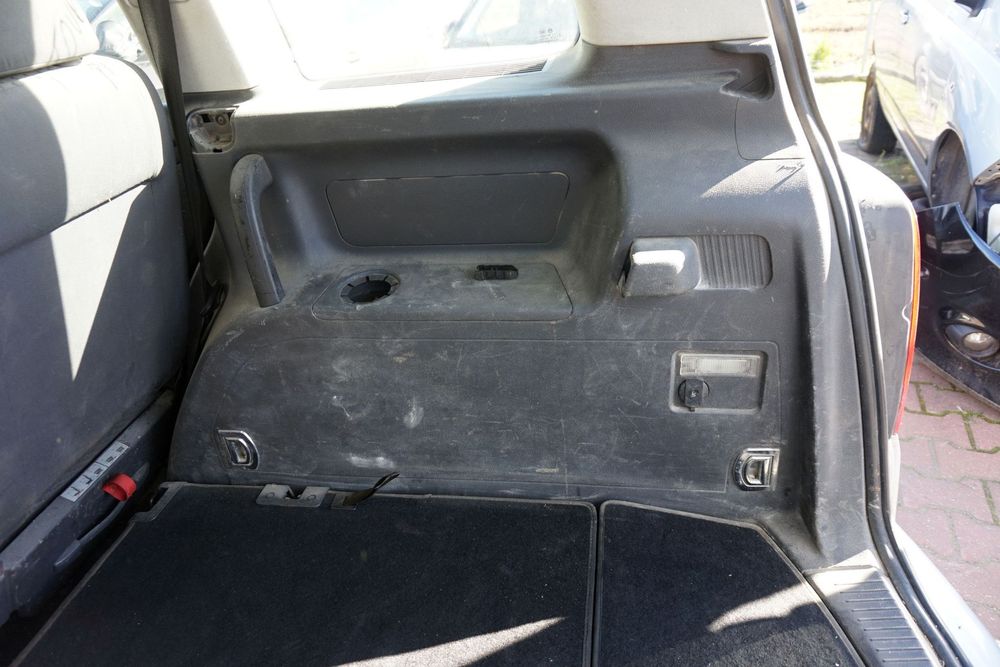 BOCZEK TAPICERKA BAGAŻNIKA PRAWA TOURAN I 1T 7-OS VOLKSWAGEN 2003-2006