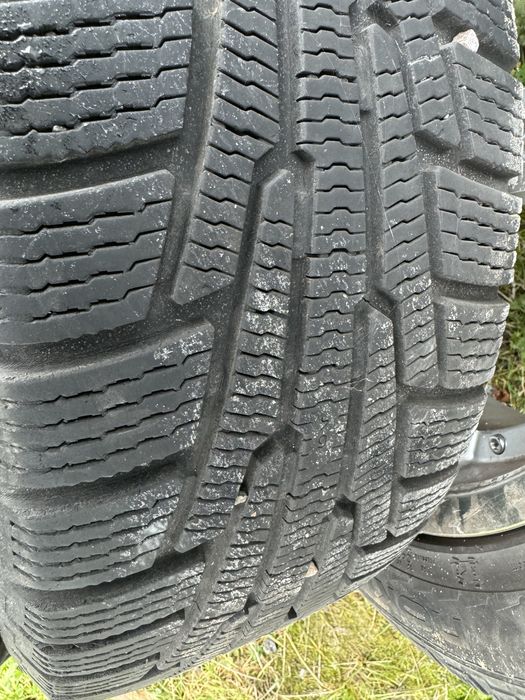 225/55 r18 зимова резина Nokian з титановими дисками
