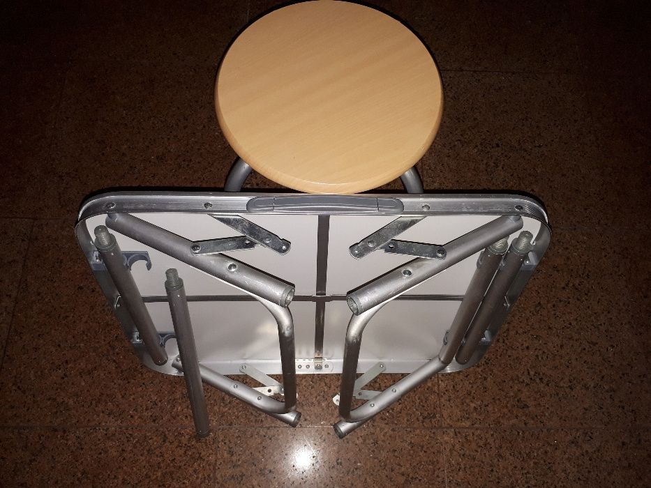 Mini mesa com banco ( novo ).