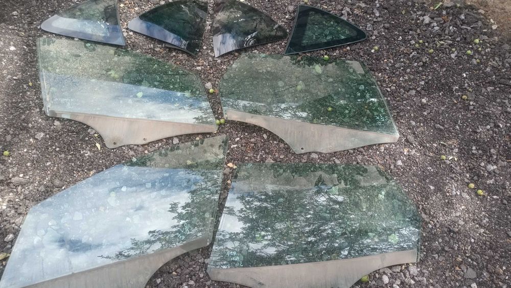 Скло Пежо 407 Peugeot 407 SW