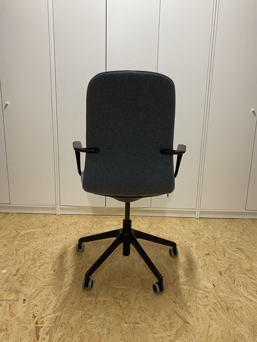 IKEA LÅNGFJÄLL - Krzesło biurowe z podłokietnikami, kolor granatowy