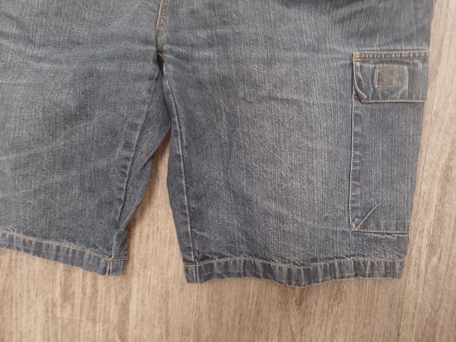 Sprzedam męskie krótkie spodenki jeansowe rozmiar XXXL.
