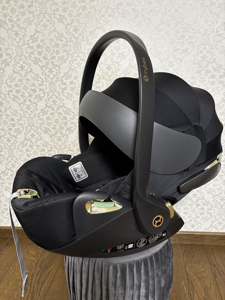Автокрісло Cybex Cloud T i-Size by Jeremy Scott Wings відмінний стан