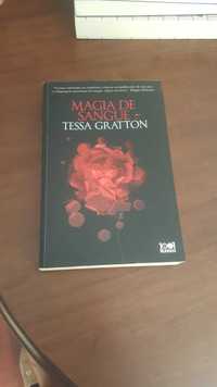 Livro "Magia de Sangue" de Tessa Gratton