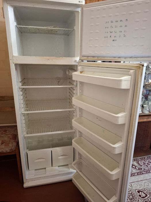 Продам холодильник Indesit