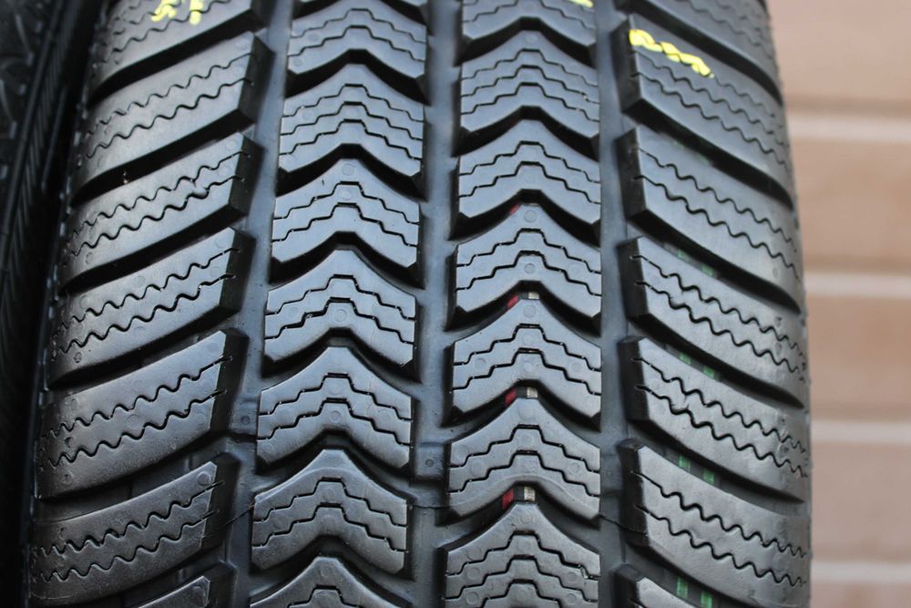 215/65R16C Semperit Van-Grip 2 109/107R 2019r. Demo 4szt.