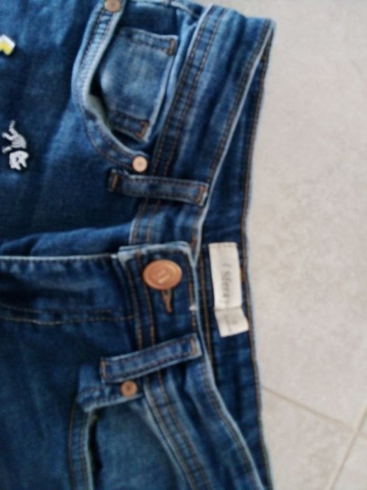 Calças de ganga para o menino