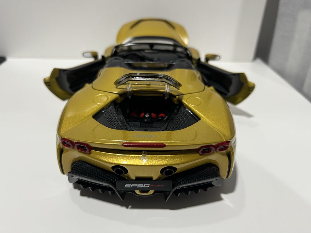 Ferrari SF90 Spider 1:18 (Descrição)