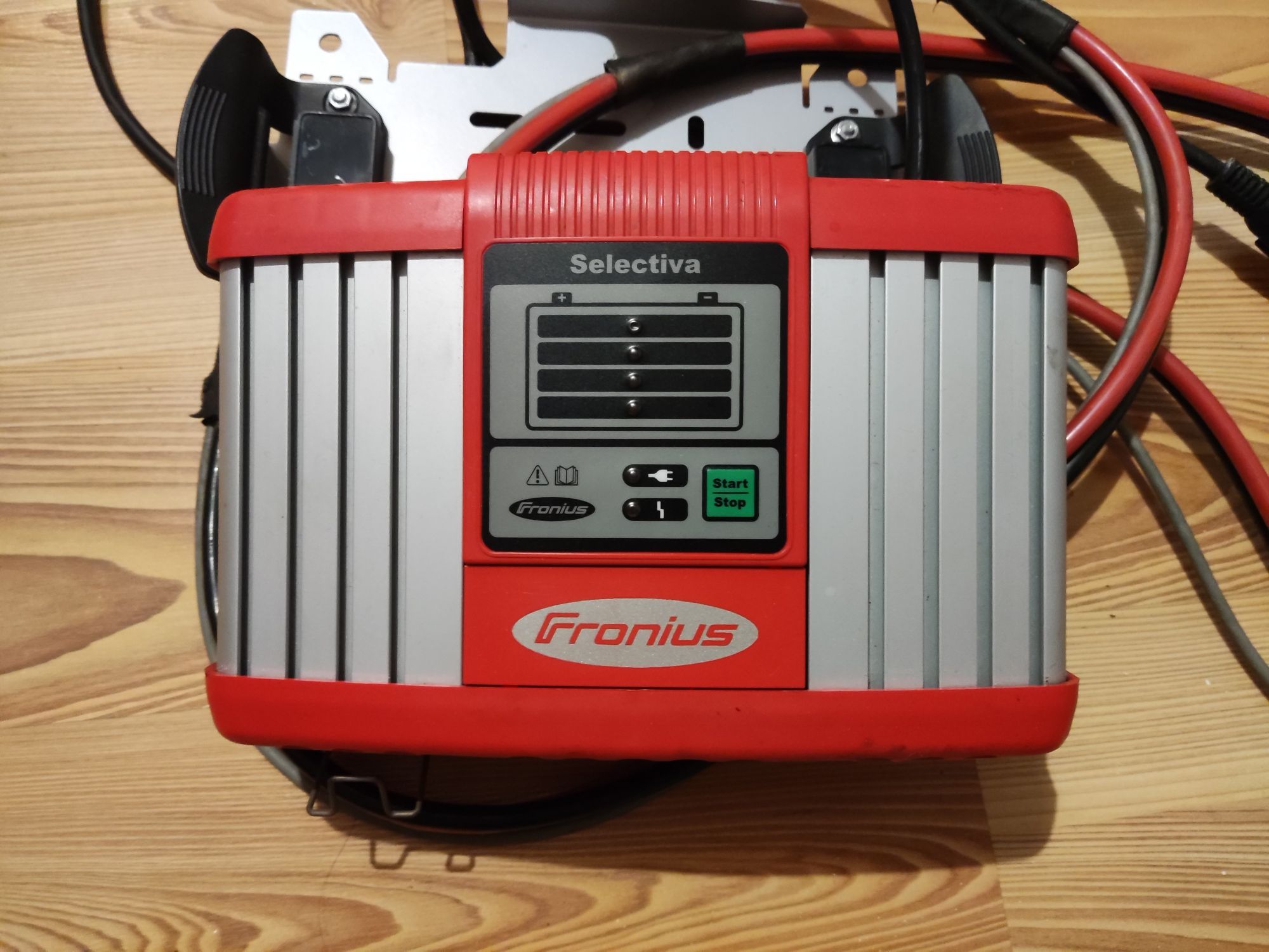 Prostownik ładowarka Fronius 2032E / 24V / 32A / Rema 80A / Lekka