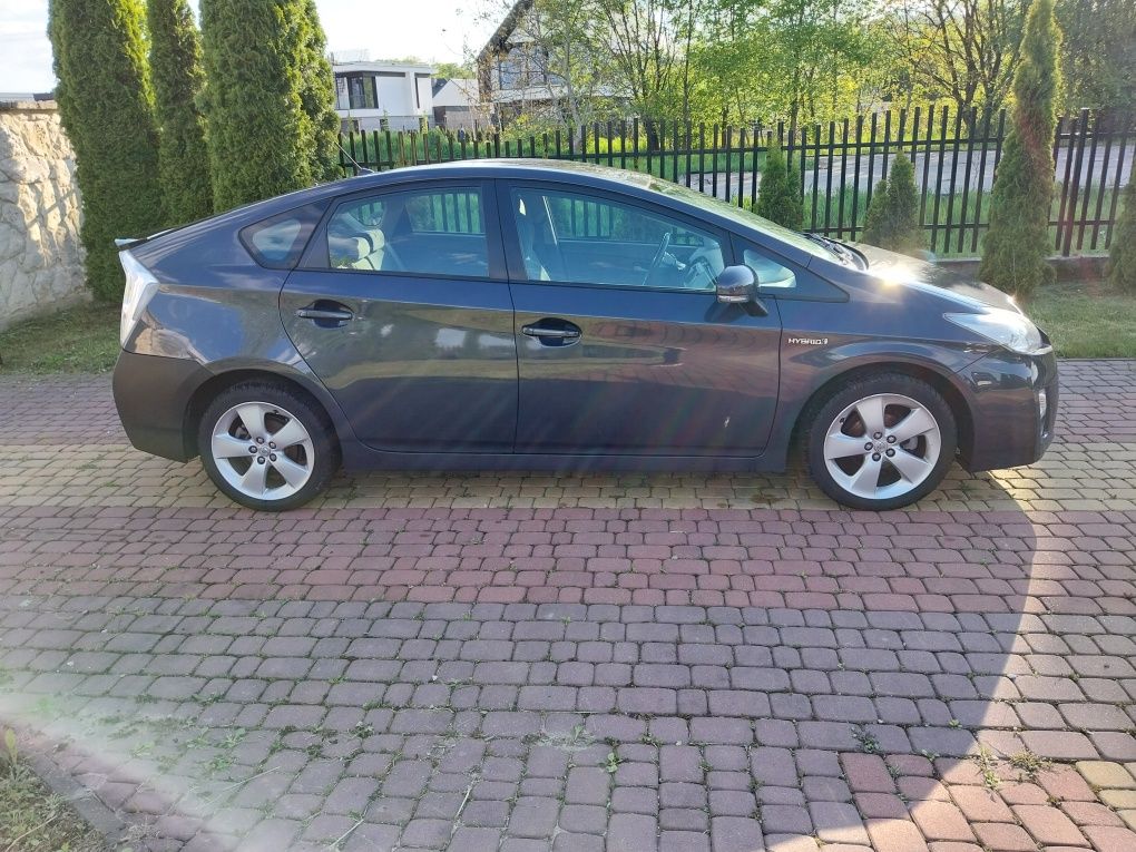 Toyota Prius 1.8Hybryda Navi Opłacona