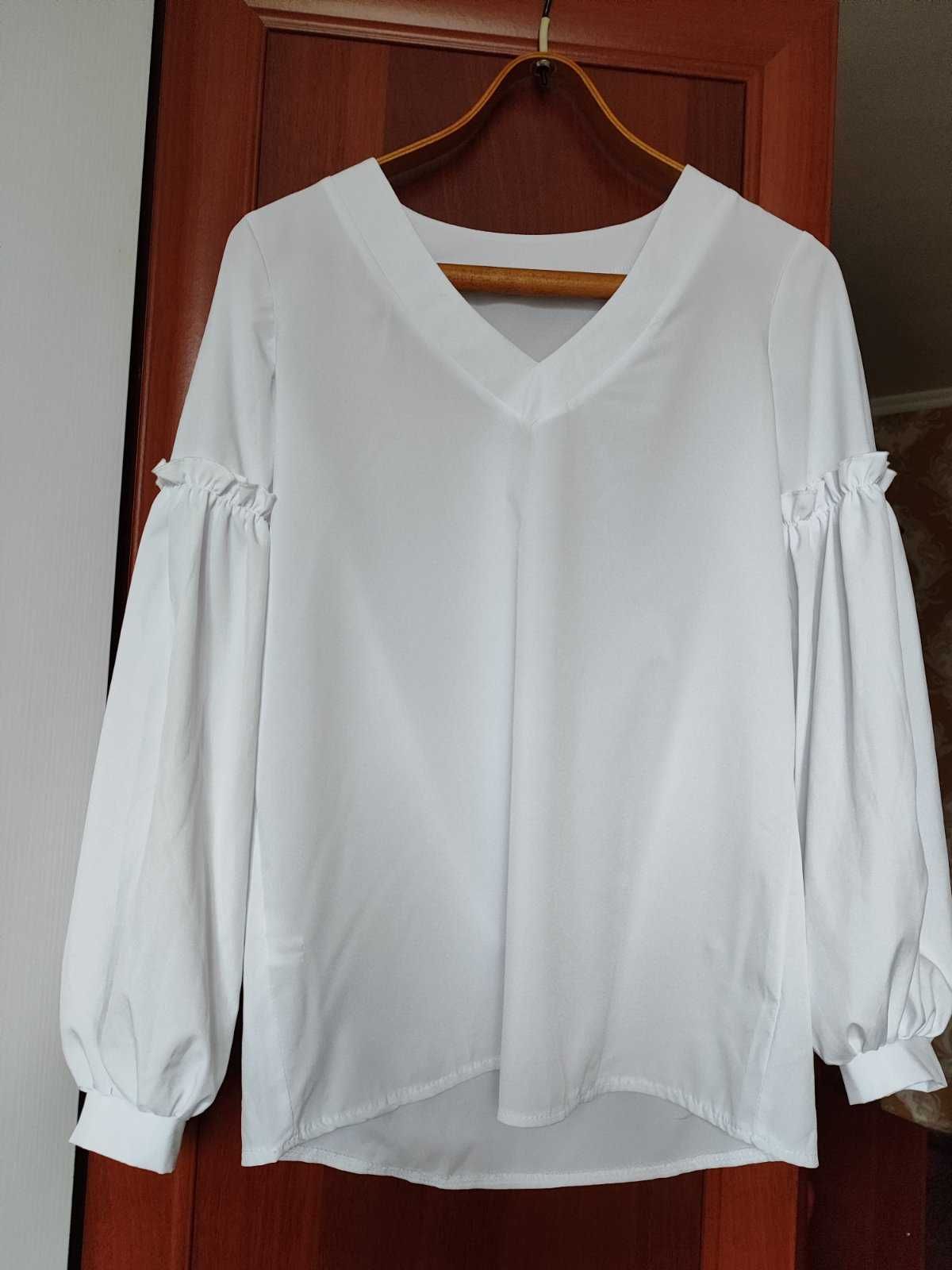 Класична біла блузка